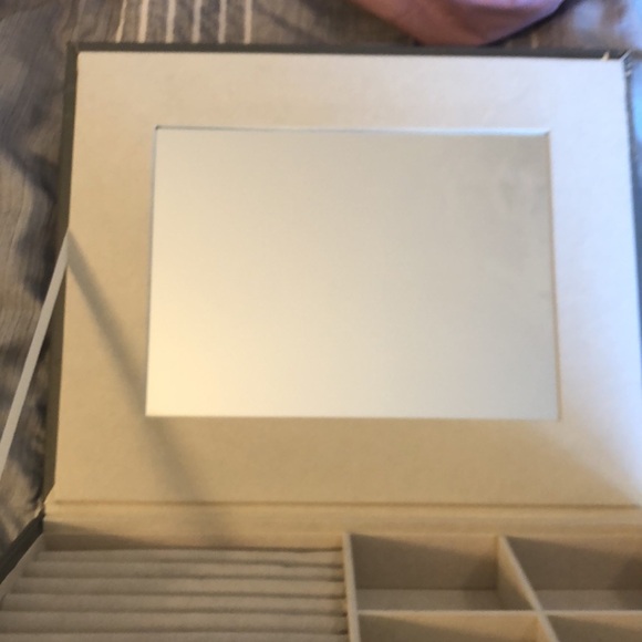 Grey Jewelry Box - Picture 3 of 3